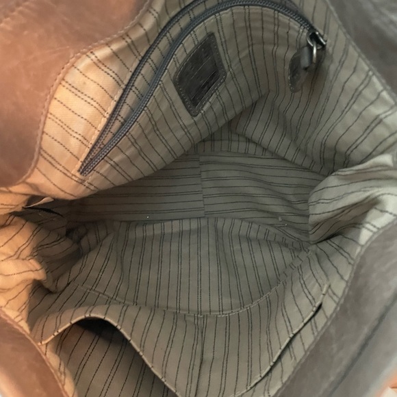 Beautiful Frye leather hobo bag can be used as crossbody too. - Picture 2 of 5